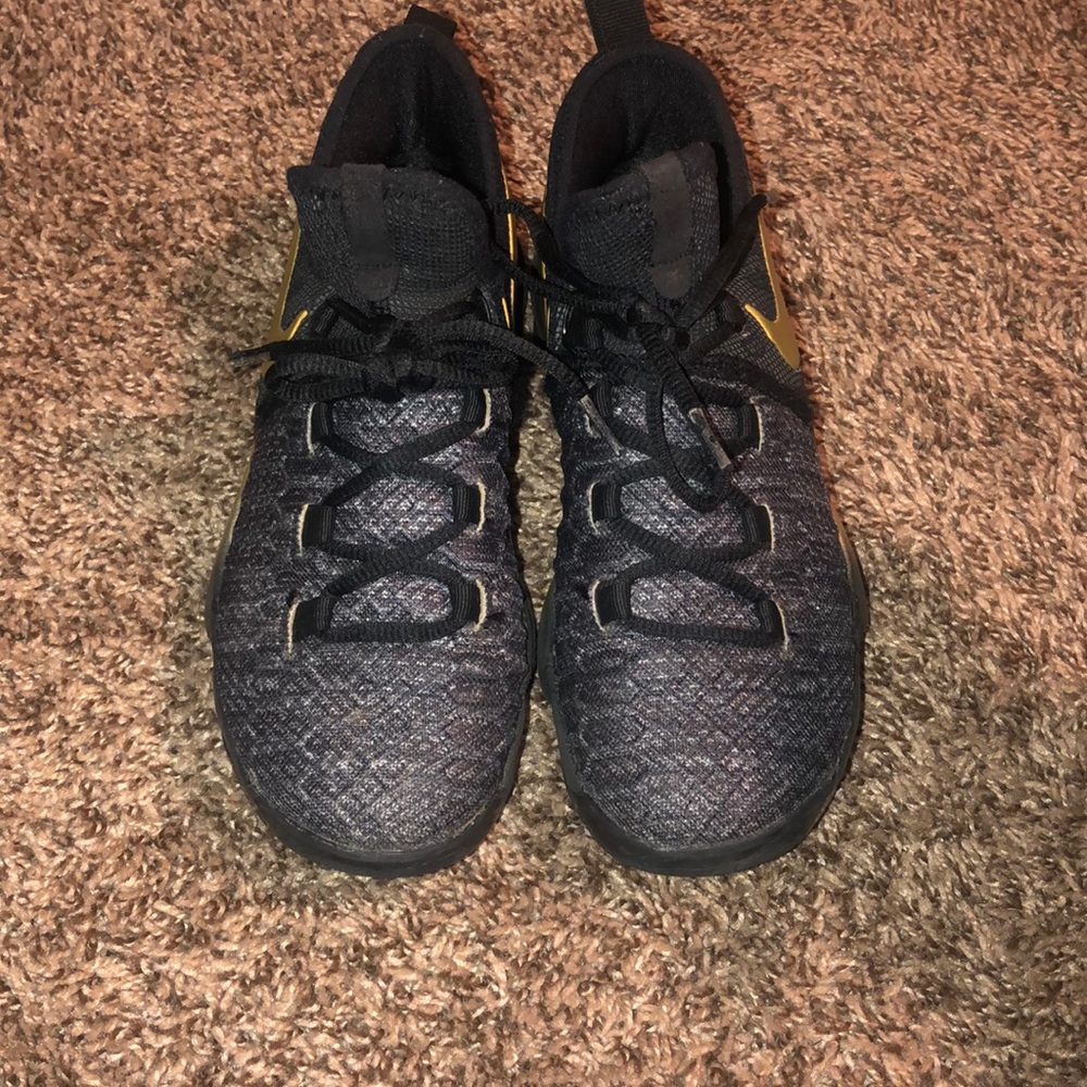 Boys KDs Black and Gold Size 3.5